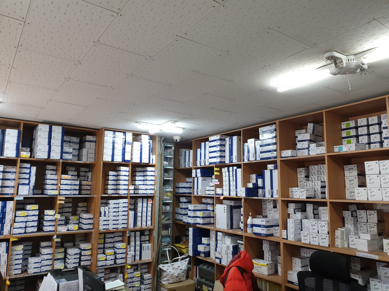 2000769928_C6Z03Trq_65833f4c25263c91d5ed5f1e9bb5999e6814da33.jpg 이미지크게보기